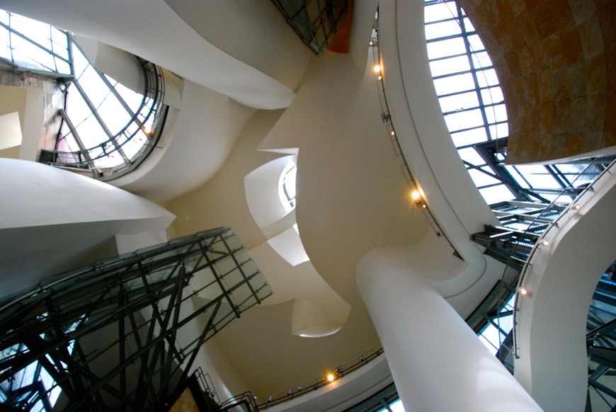 Atrio del Guggenheim Bilbao Frank Gehry