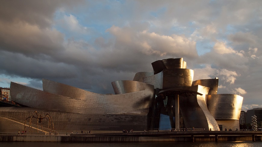 Exterior del Guggenheim Bilbao Frank Gehry 17