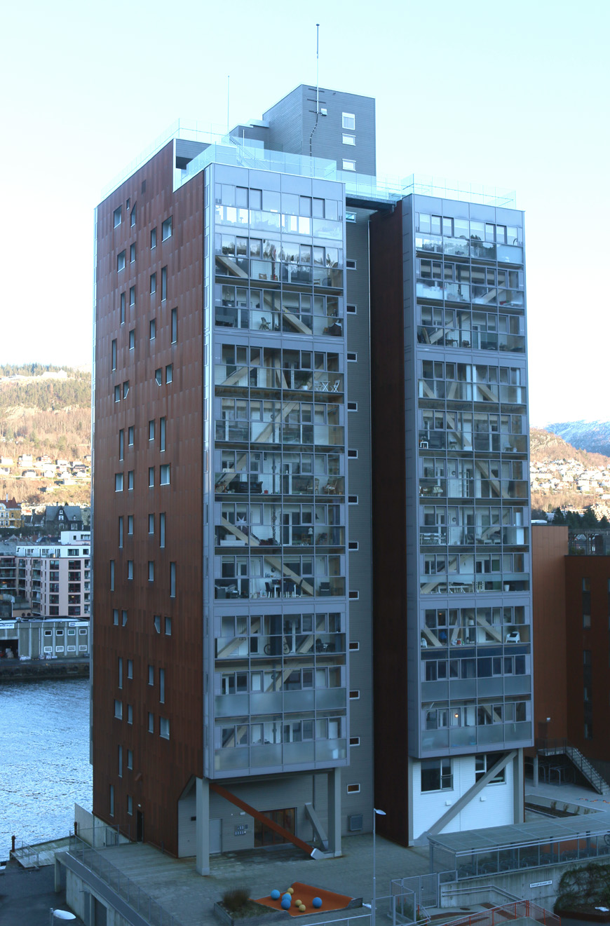 Treet-tower-Bergen-photo-Sparrow-10-wikimedia