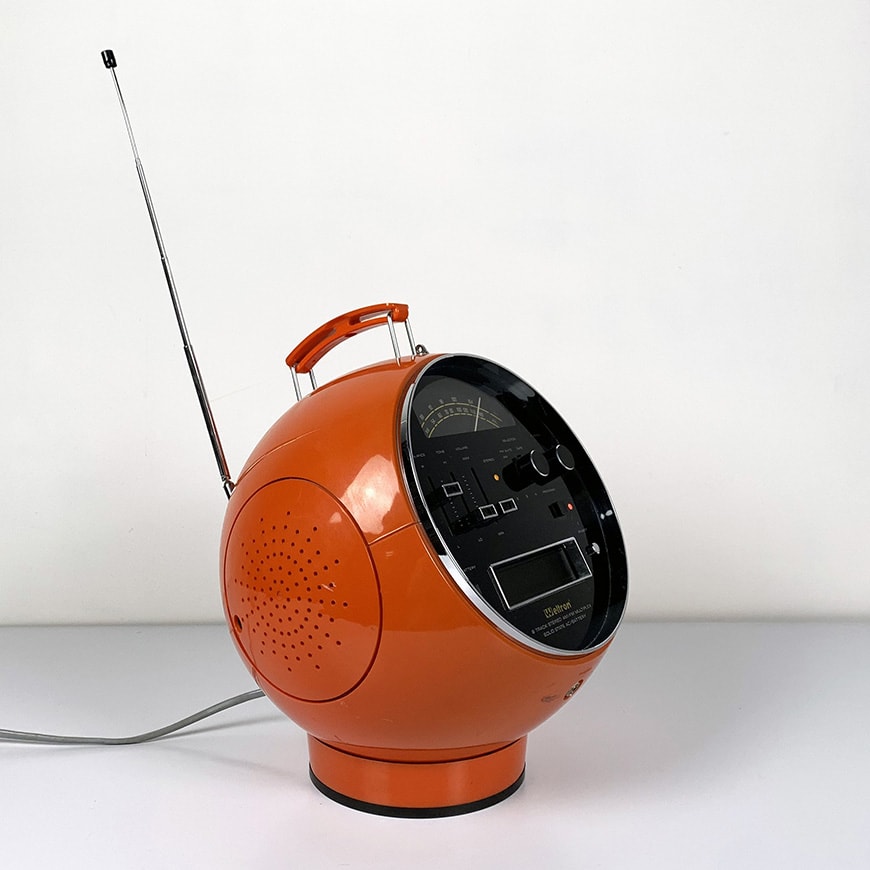 Weltron 2001 Spaceball portable radio 1970