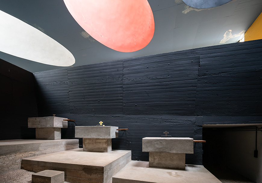 Sainte Marie de La Tourette Convent by Le Corbusier, chapel, interior 02 Bianchini