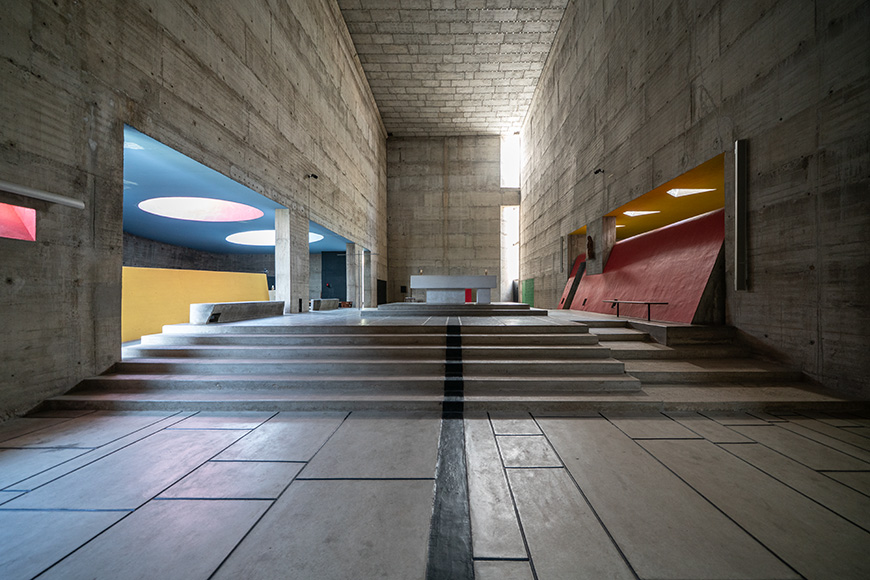 Sainte Marie de La Tourette Convent by Le Corbusier, church, interior 04 Bianchini