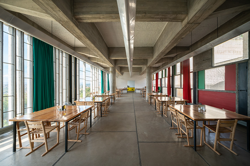 Sainte Marie de La Tourette Convent by Le Corbusier, refectory, interior 01 Bianchini